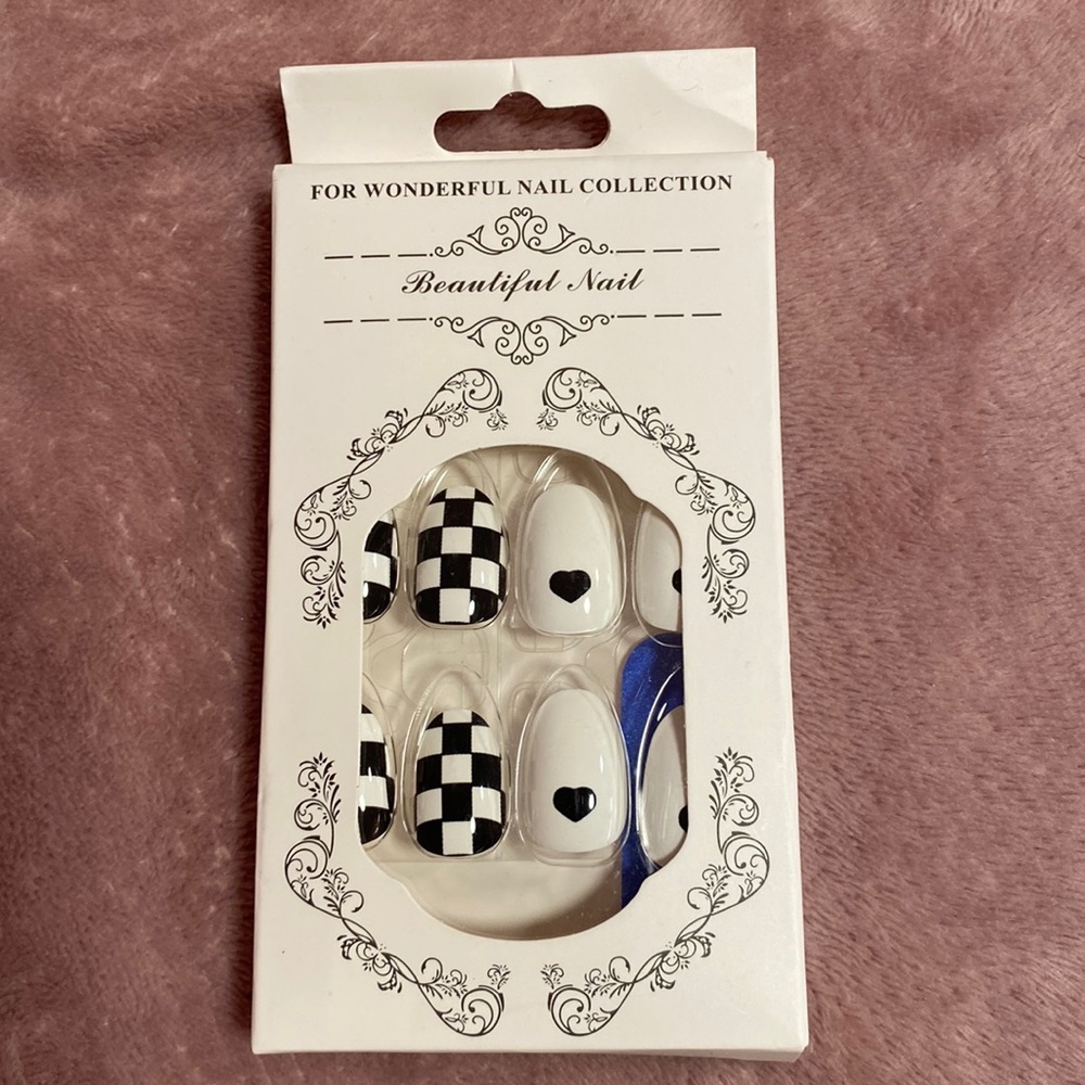 Black and White Press-on Nails